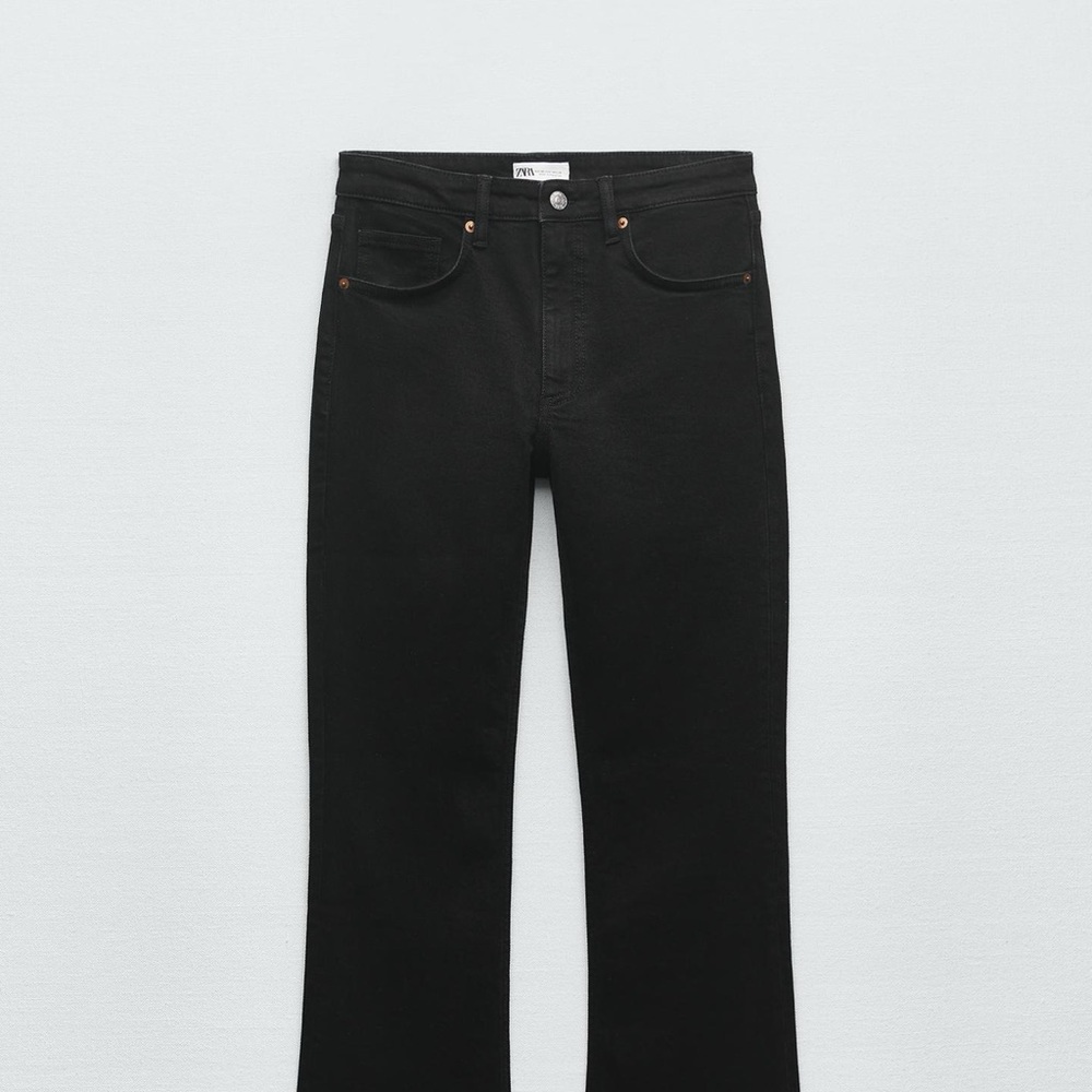 Zara Mid Rise Cropped Black Denim